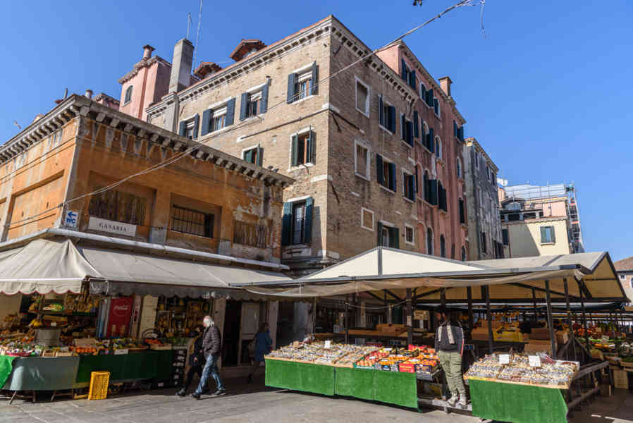 Italia - Venecia 217 - mercado del Rialto.jpg